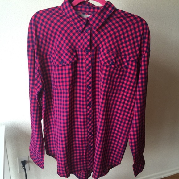 💕HP💕Pink checked button down gingham print shirt - Picture 3 of 4